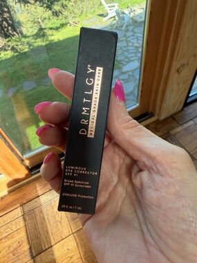 DRMTLGY  Luminous Eye Corrector Concealer